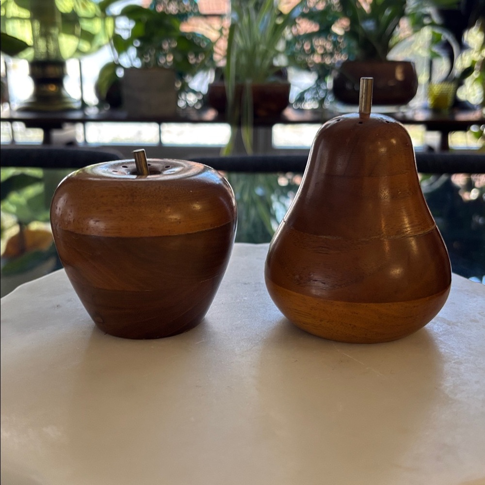 Vintage Wooden Fruit Salt & Pepper Shakers - Picture 5 of 8